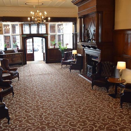 Russ Hill Hotel Чарлвуд Экстерьер фото