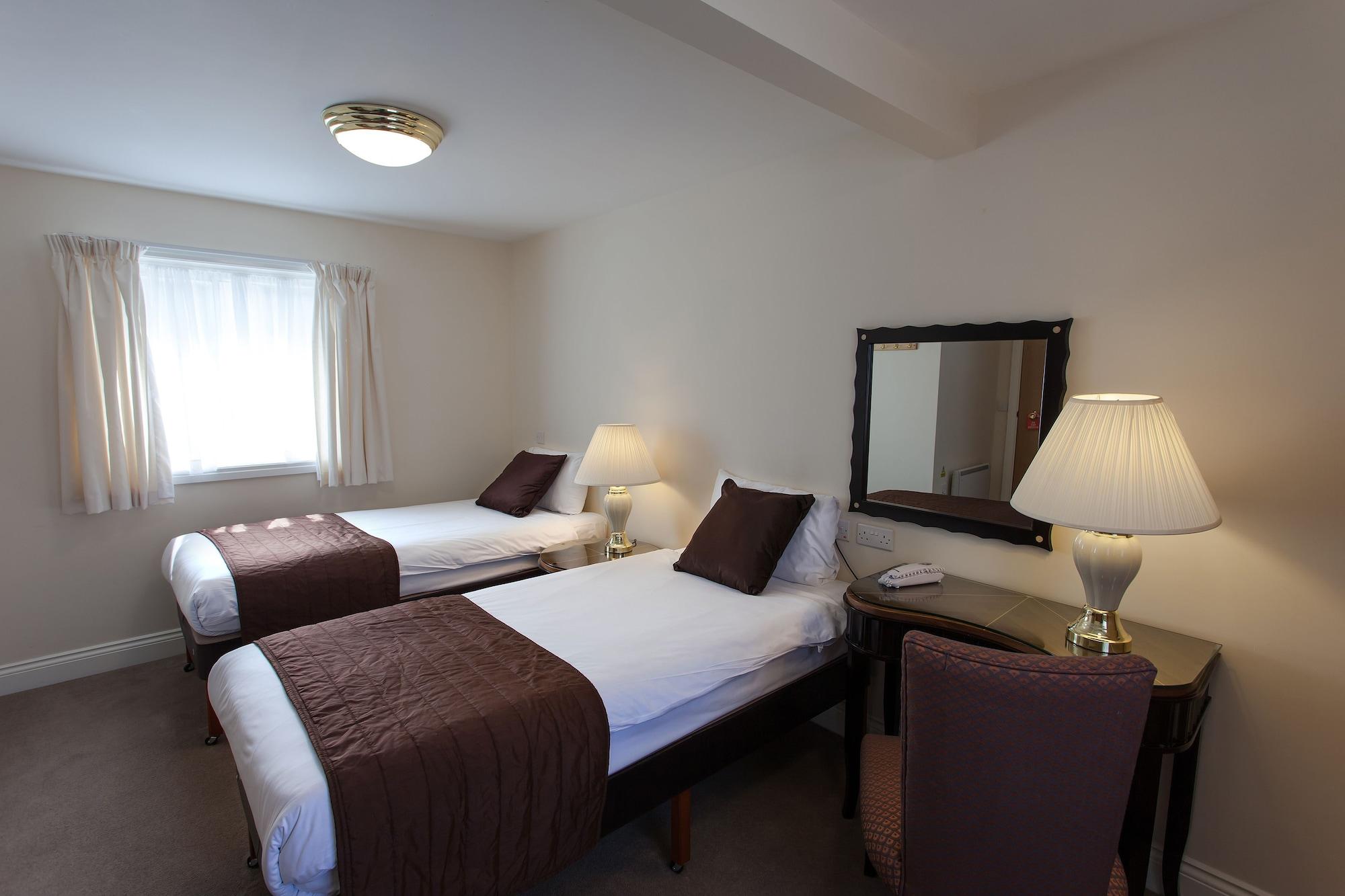 Russ Hill Hotel Чарлвуд Экстерьер фото