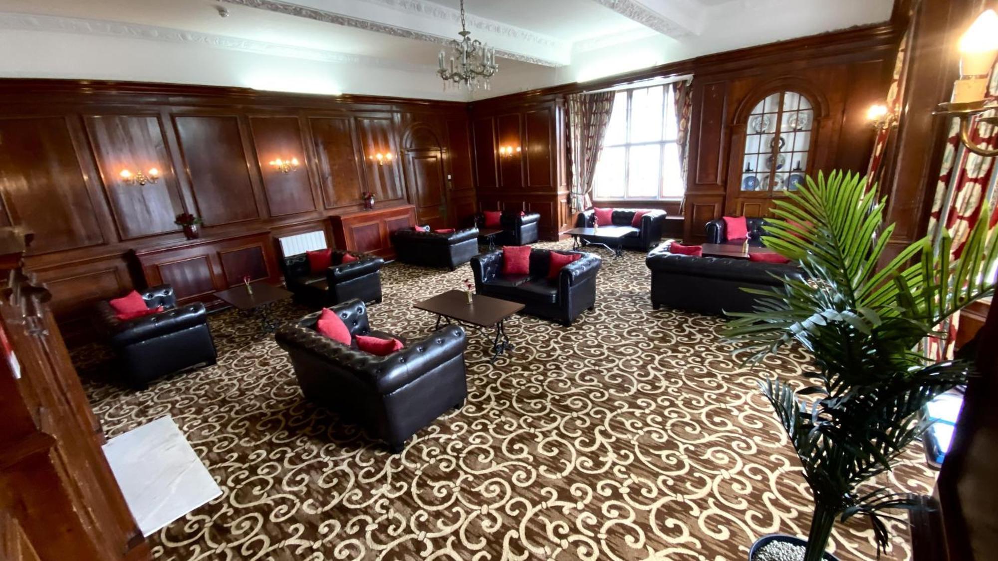 Russ Hill Hotel Чарлвуд Экстерьер фото