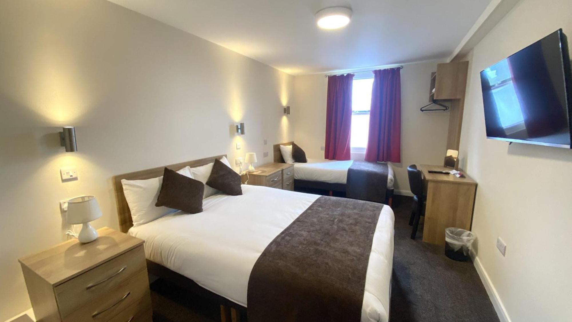 Russ Hill Hotel Чарлвуд Номер фото
