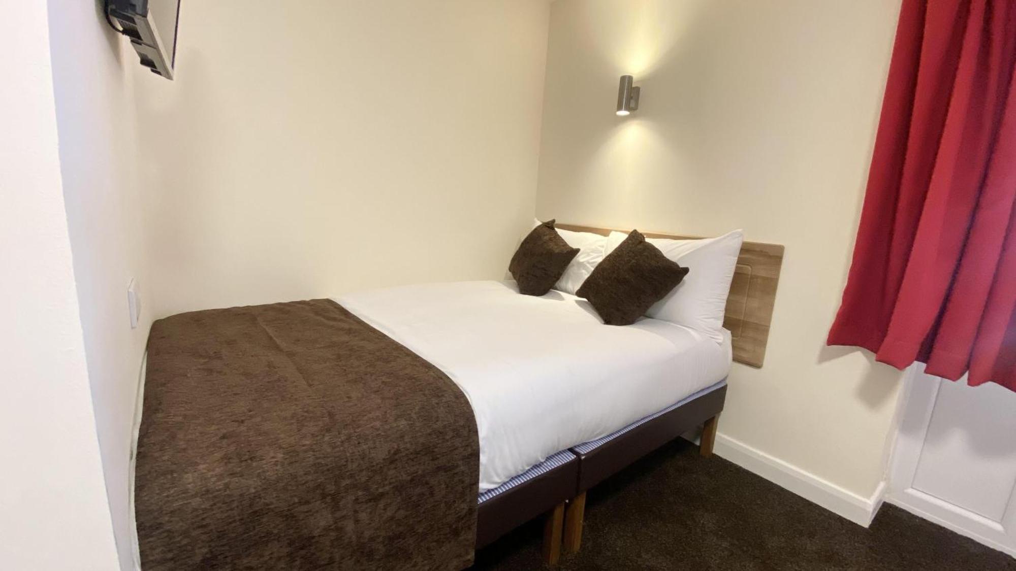 Russ Hill Hotel Чарлвуд Номер фото