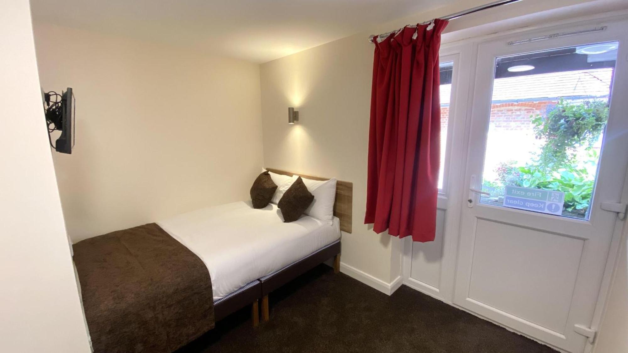 Russ Hill Hotel Чарлвуд Номер фото