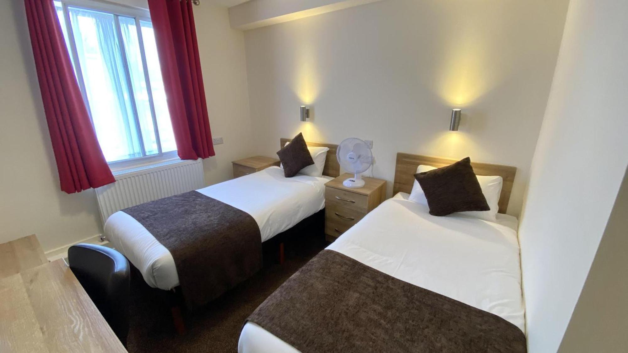 Russ Hill Hotel Чарлвуд Номер фото