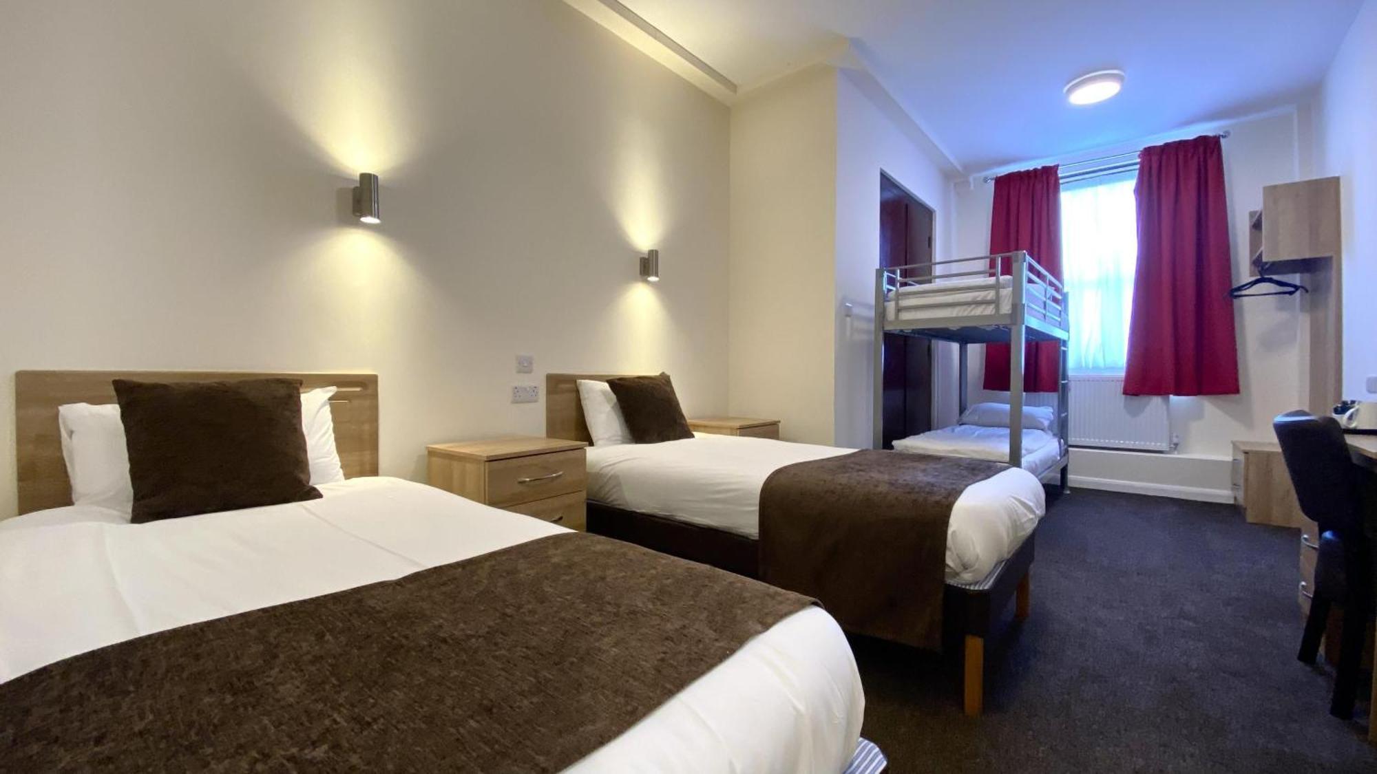 Russ Hill Hotel Чарлвуд Номер фото
