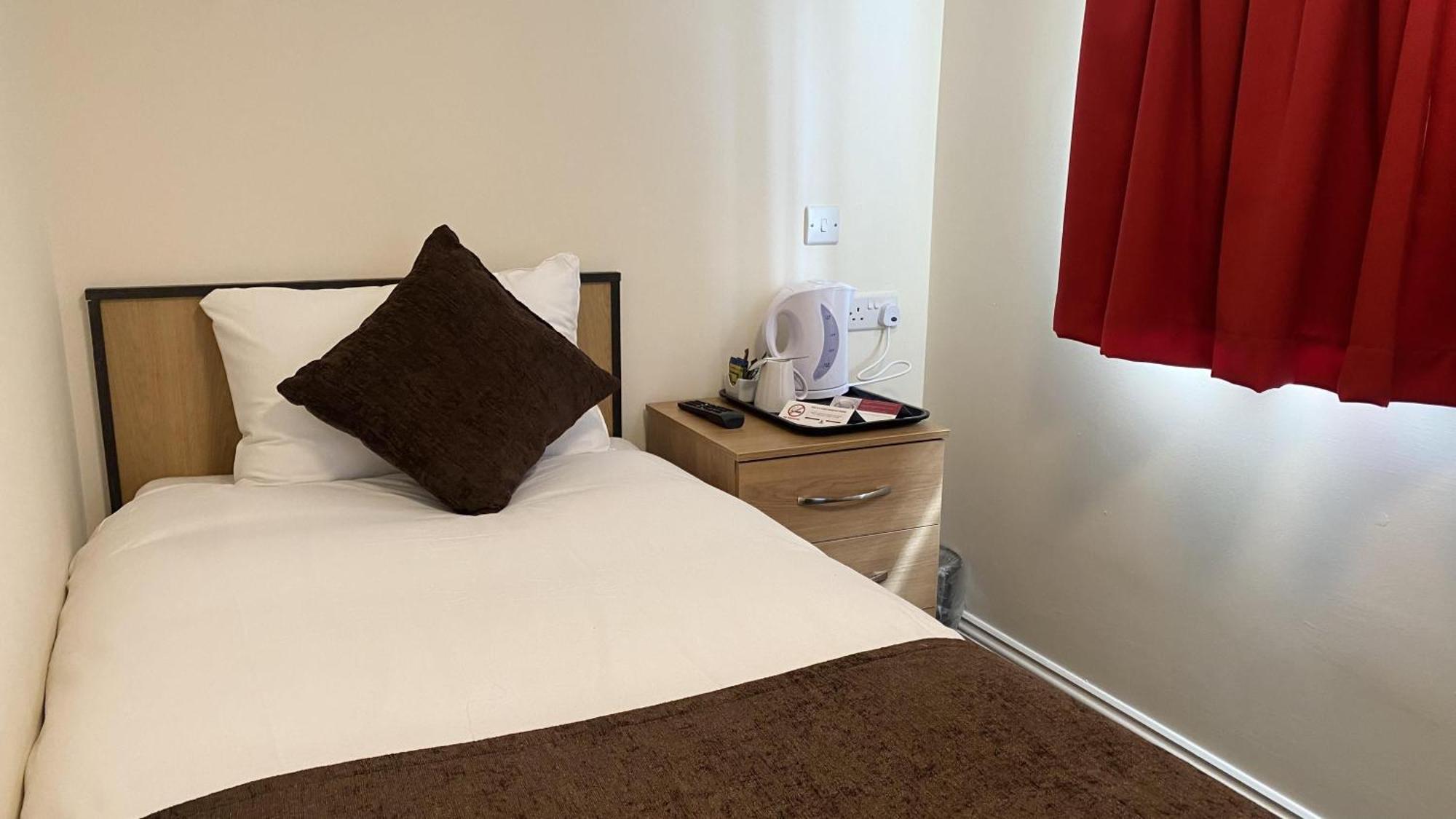 Russ Hill Hotel Чарлвуд Номер фото