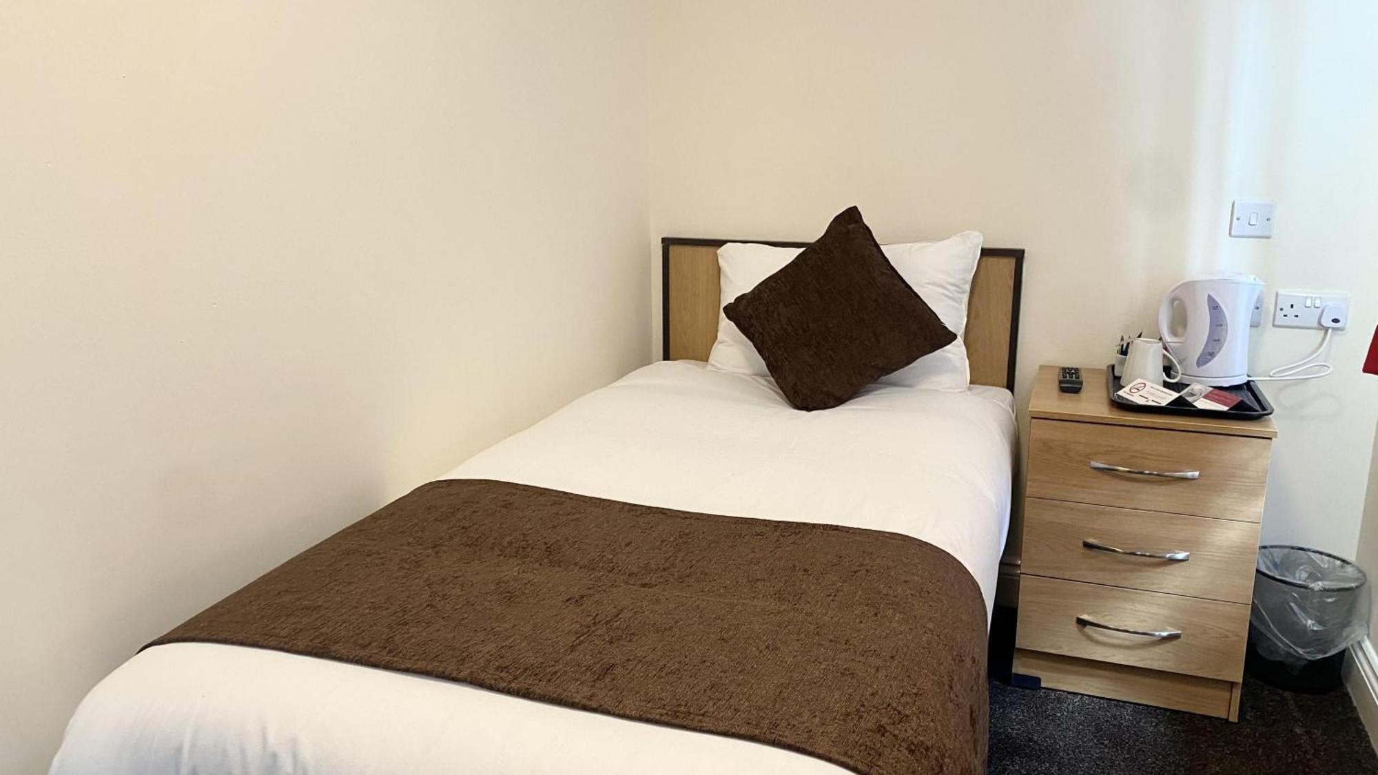 Russ Hill Hotel Чарлвуд Экстерьер фото