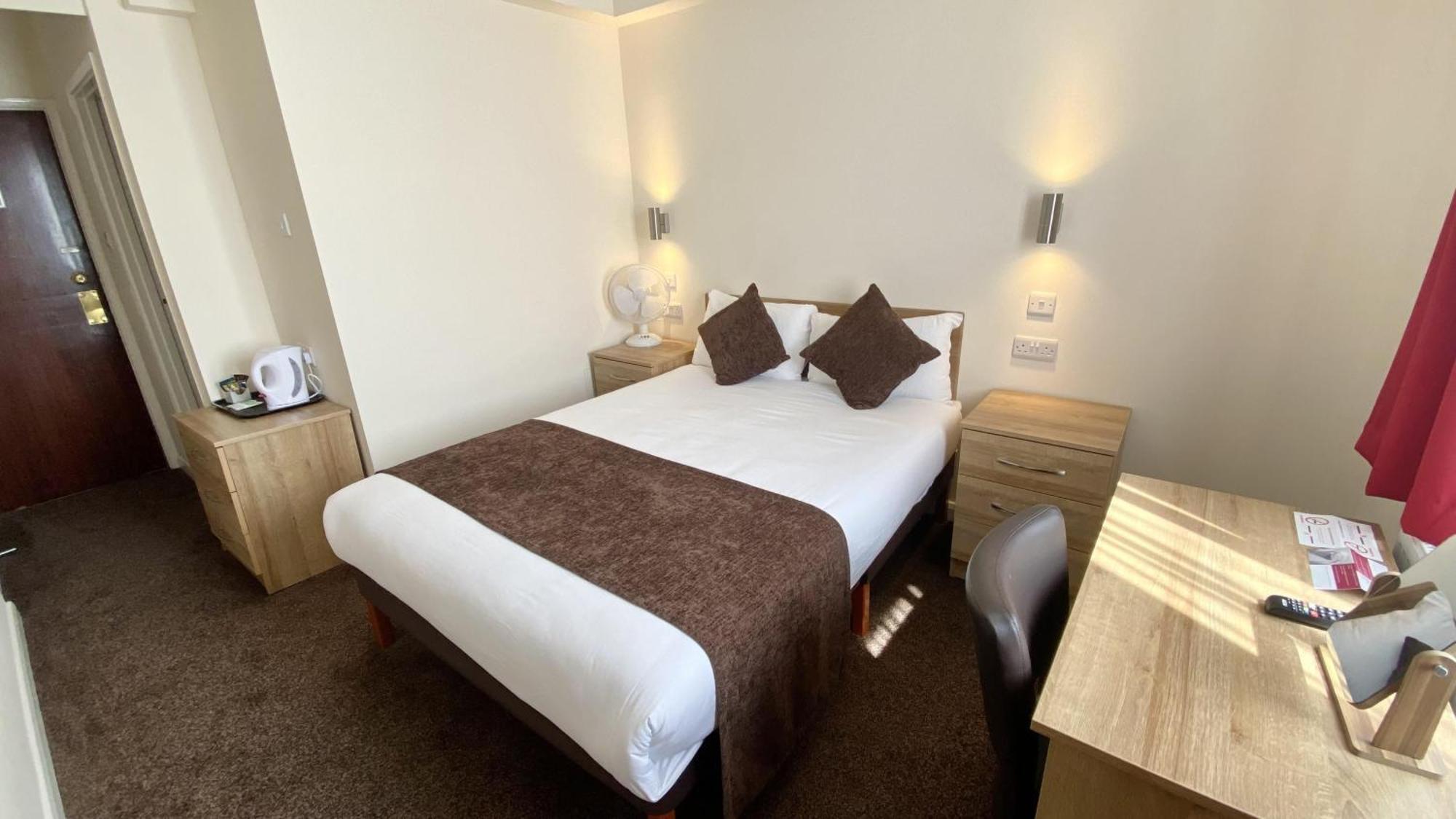 Russ Hill Hotel Чарлвуд Номер фото