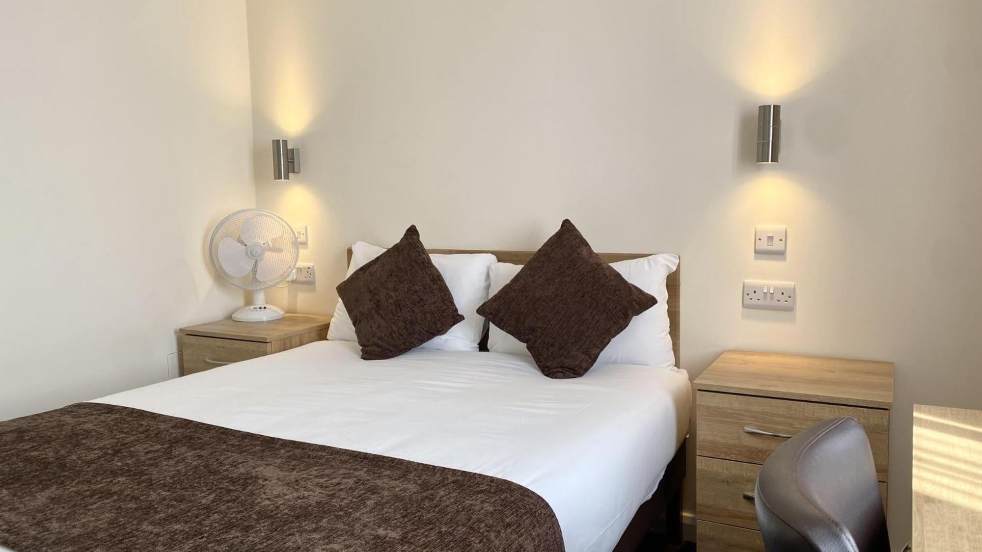 Russ Hill Hotel Чарлвуд Номер фото