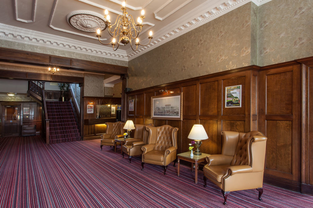 Russ Hill Hotel Чарлвуд Экстерьер фото