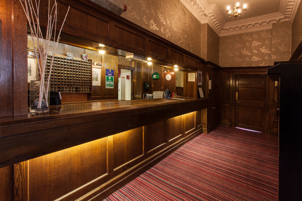 Russ Hill Hotel Чарлвуд Экстерьер фото