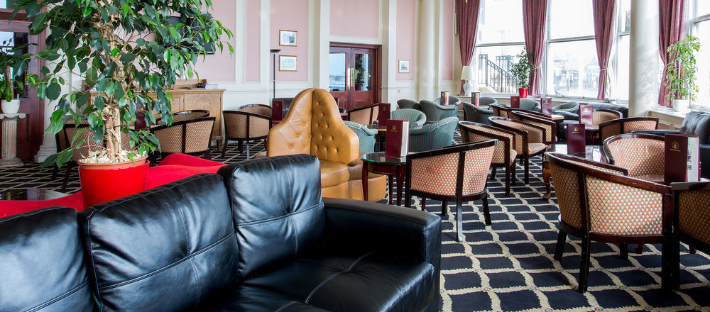 Russ Hill Hotel Чарлвуд Экстерьер фото