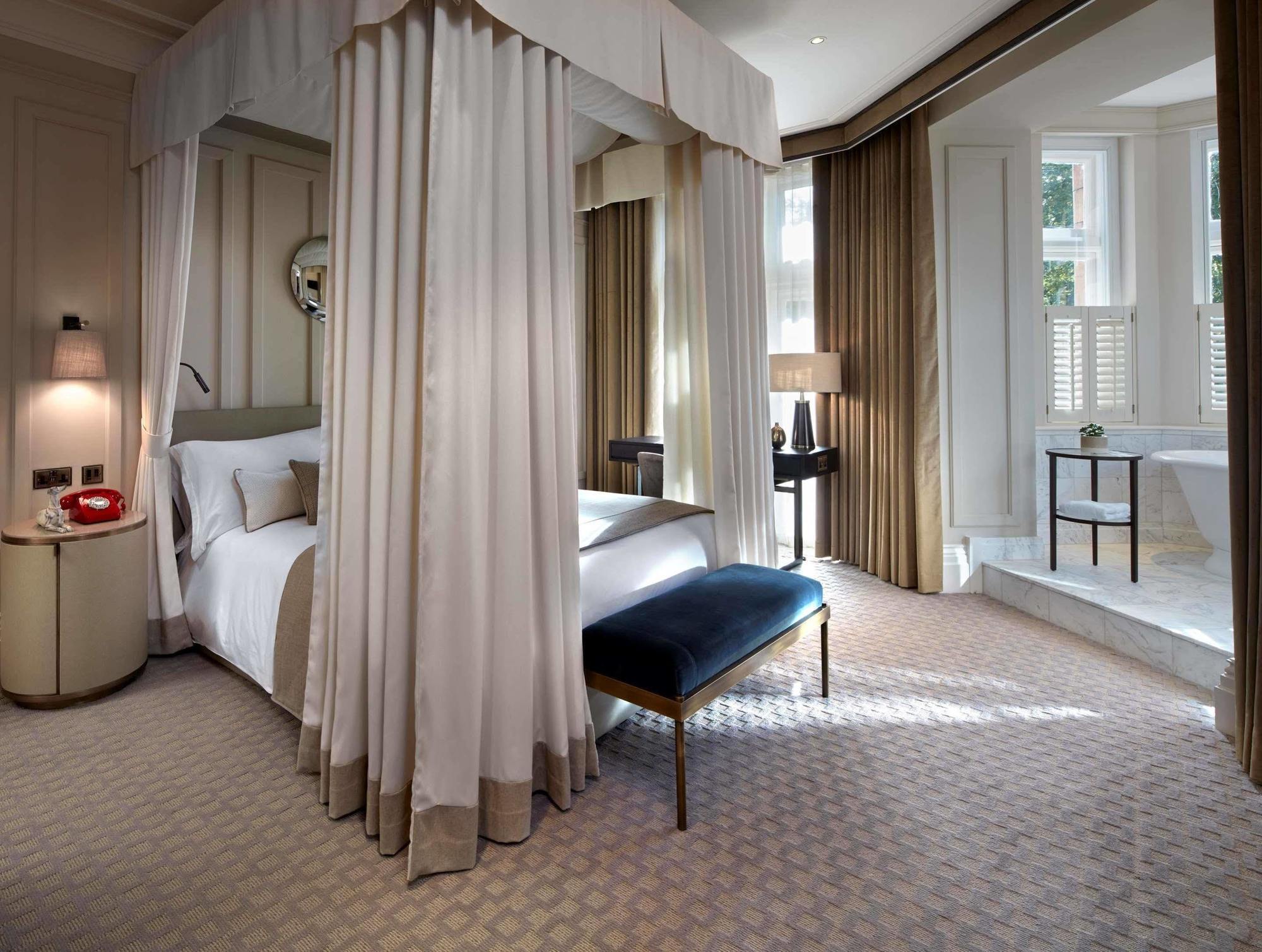 Russ Hill Hotel Чарлвуд Экстерьер фото