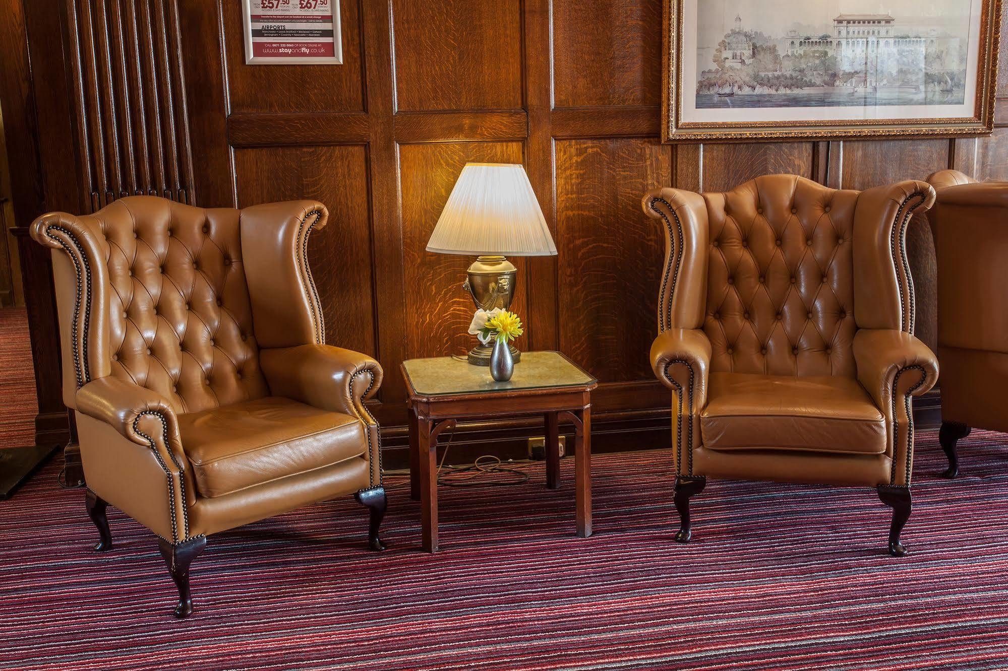 Russ Hill Hotel Чарлвуд Экстерьер фото